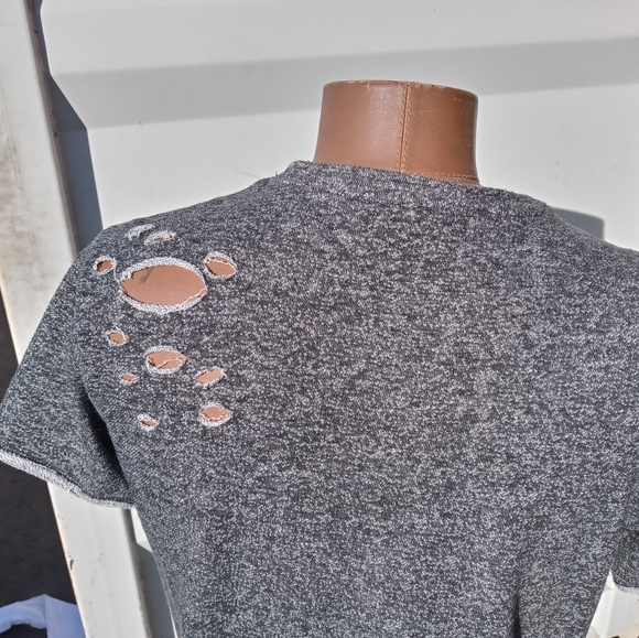 Konk t shirt with design holes - Picture 6 of 11